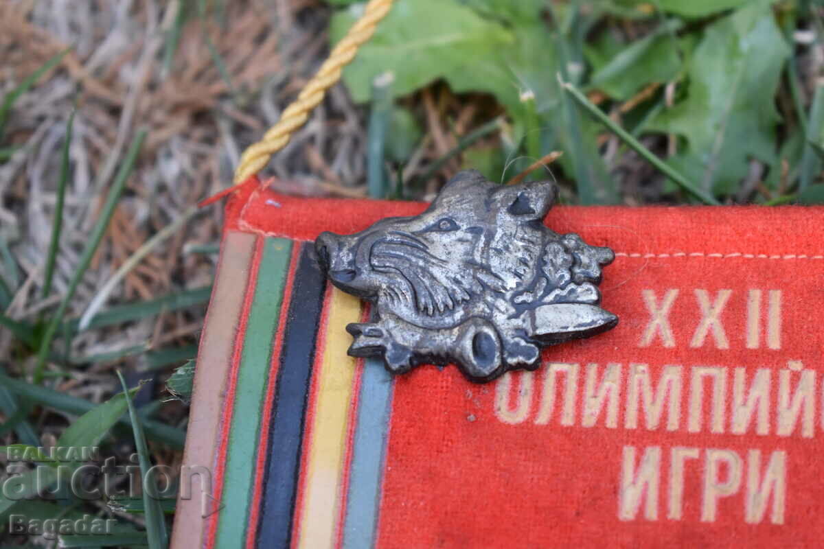 Delivery of Misha the bear, badges, flags Delivery of Misha the bear, badges, flags