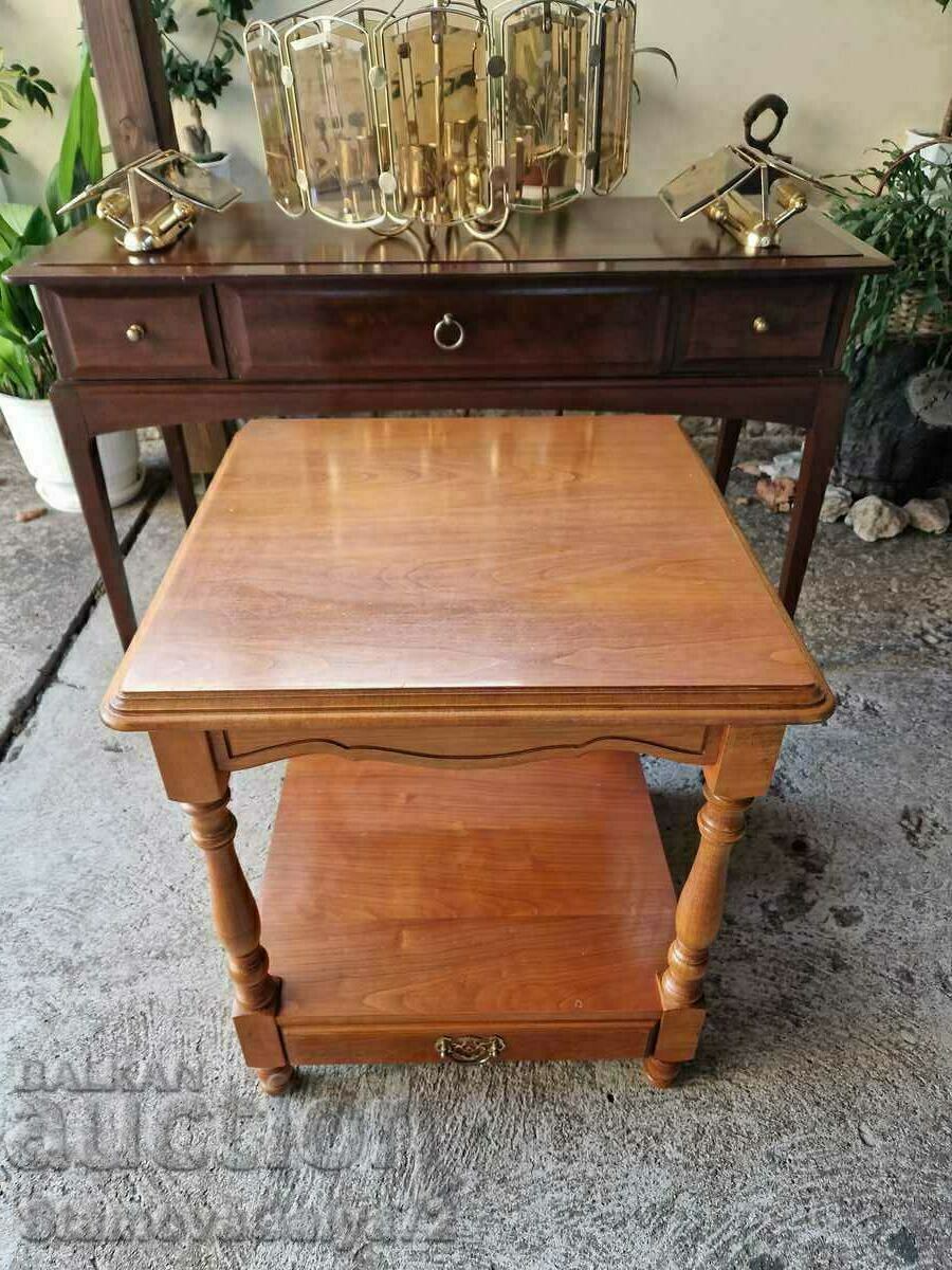 Τραπέζι μπουφέ μοναδικού σχεδιαστή αντίκες με τιμή 166.00 BGN | € 84.87 Τραπέζι μπουφέ μοναδικού σχεδιαστή αντίκες με τιμή 166.00 BGN | € 84.87