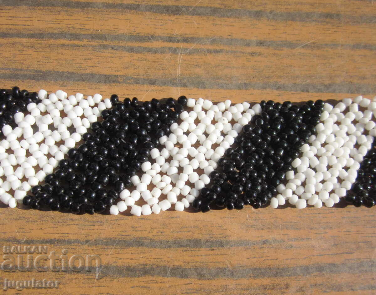 Доставка на стар Български Възрожденски фолк мънистен накит прочелник