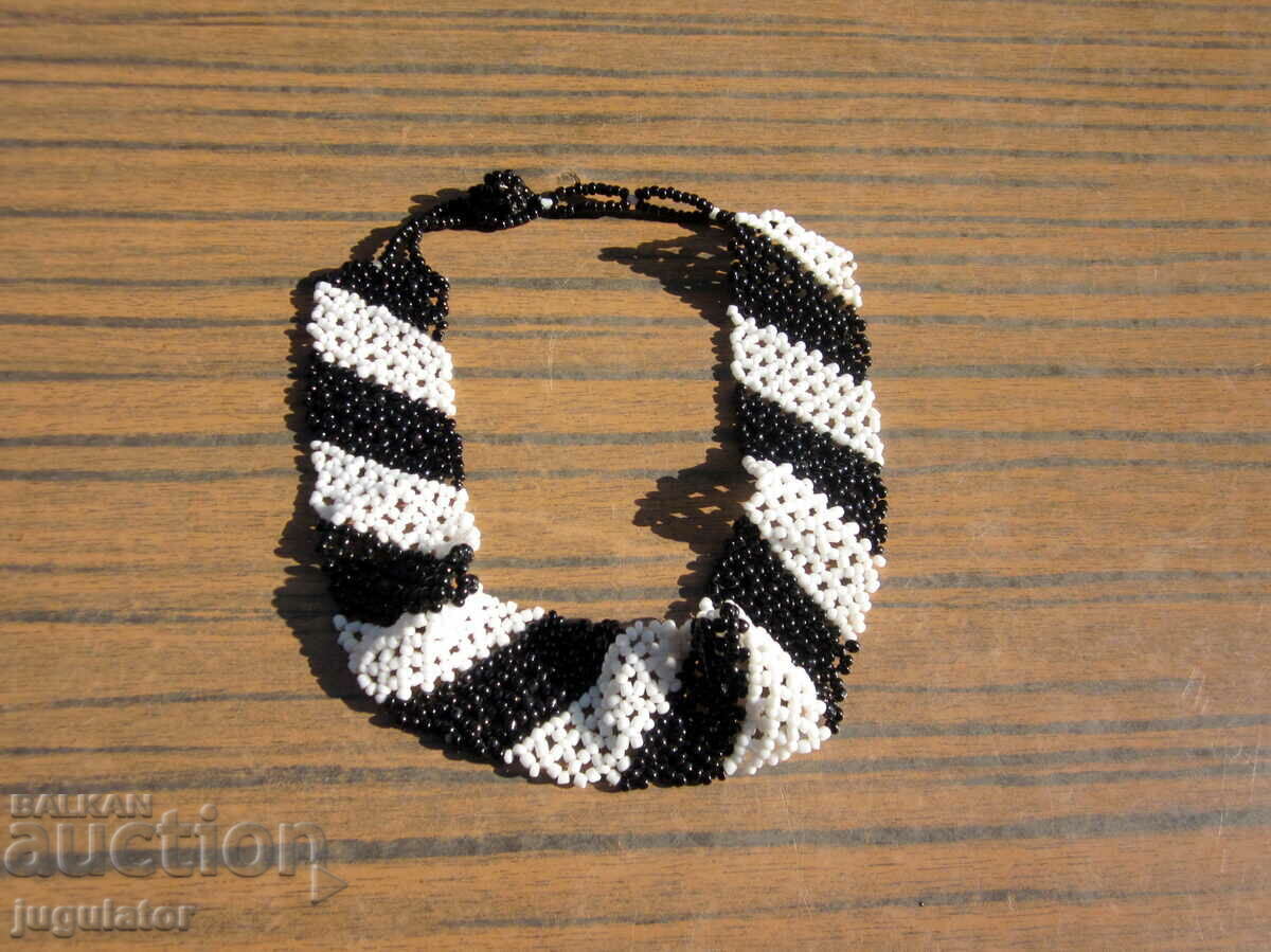 стар Български Възрожденски фолк мънистен накит прочелник