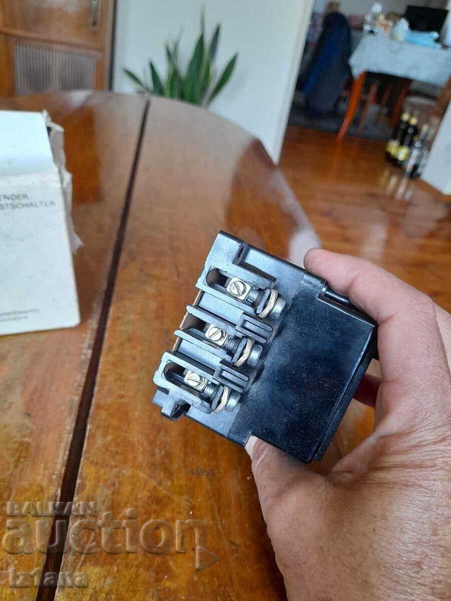 Circuit breaker AT00 - 7 Circuit breaker AT00 - 7