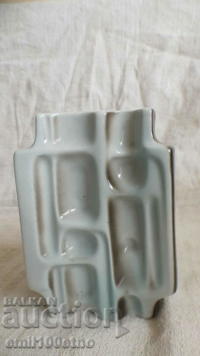 Small vase porcelain ALBA Iulia Romania with price 7.00 BGN | € 3.58 Small vase porcelain ALBA Iulia Romania with price 7.00 BGN | € 3.58