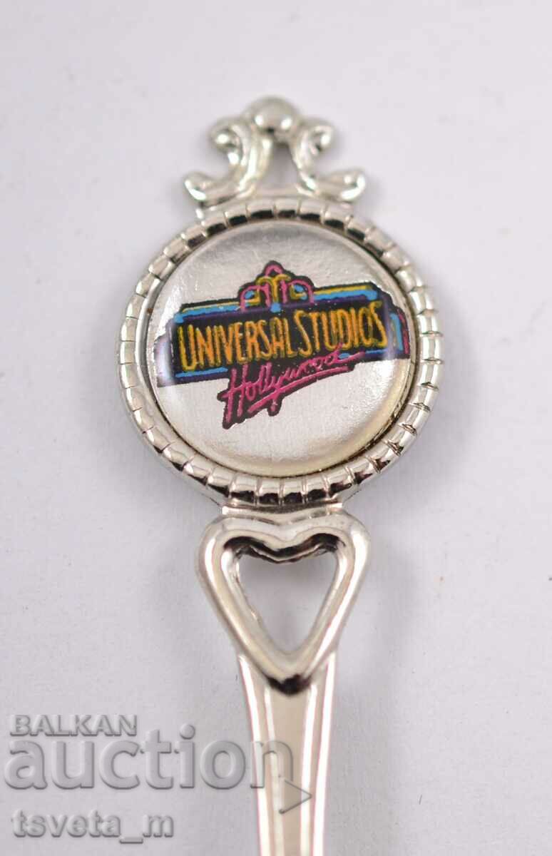 Auction  Collectible scoop