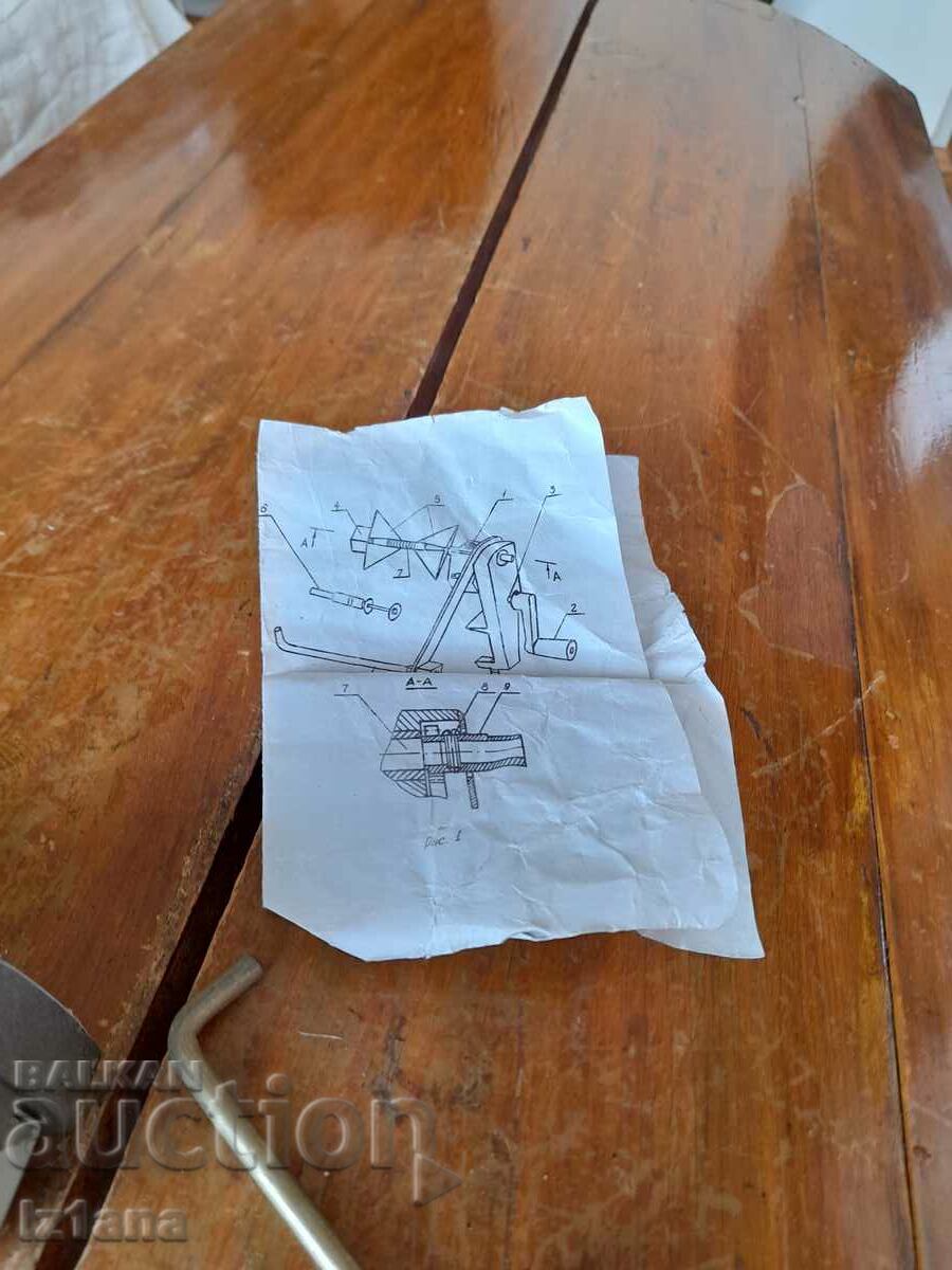 Auction Old device for winding wire, coils Auction Old device for winding wire, coils