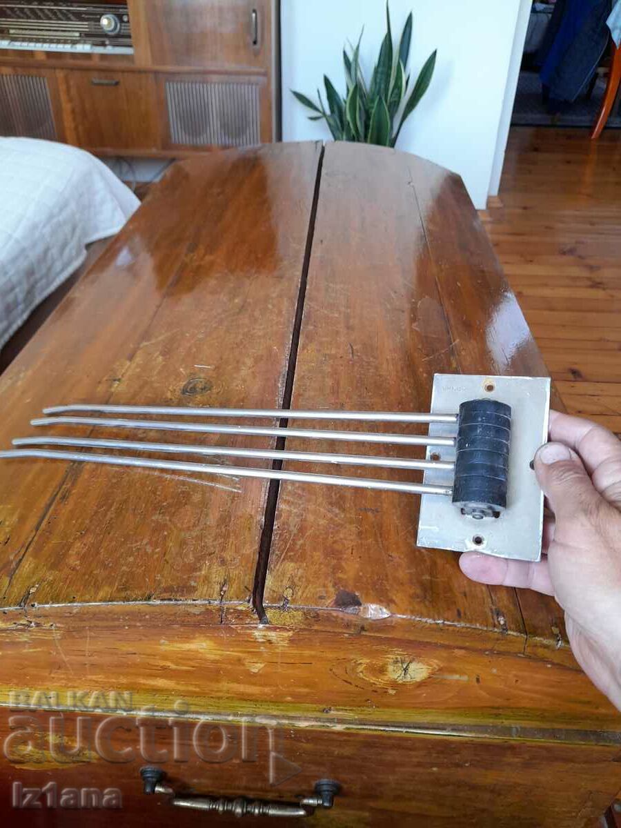 Auction Old towel rack Auction Old towel rack