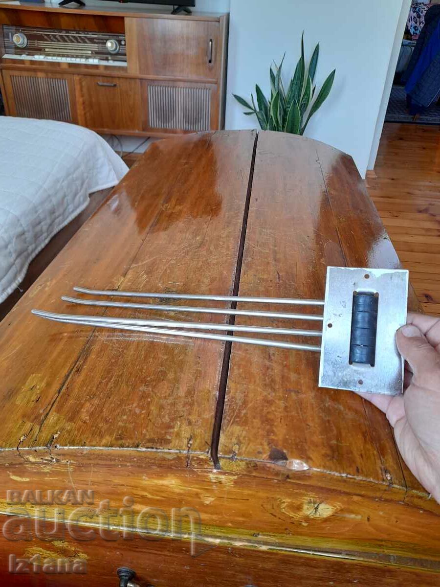 Delivery of Old towel rack Delivery of Old towel rack