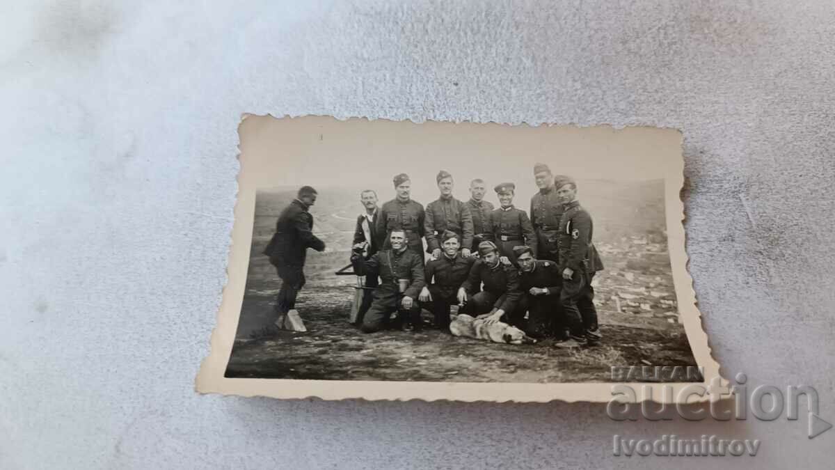 Photo Soldiers and a dog