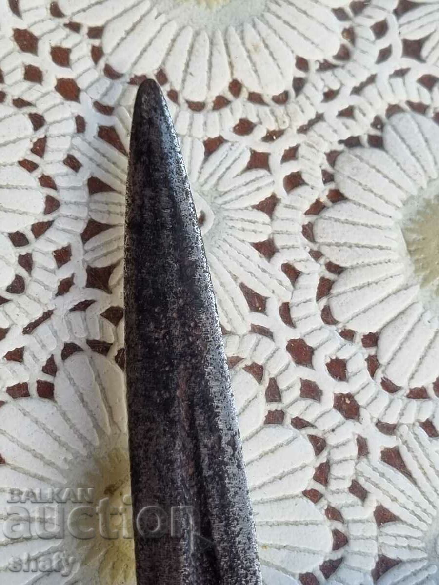 Δημοπρασία Ένα παλιό στιλέτο. Μαχαίρι Δημοπρασία Ένα παλιό στιλέτο. Μαχαίρι