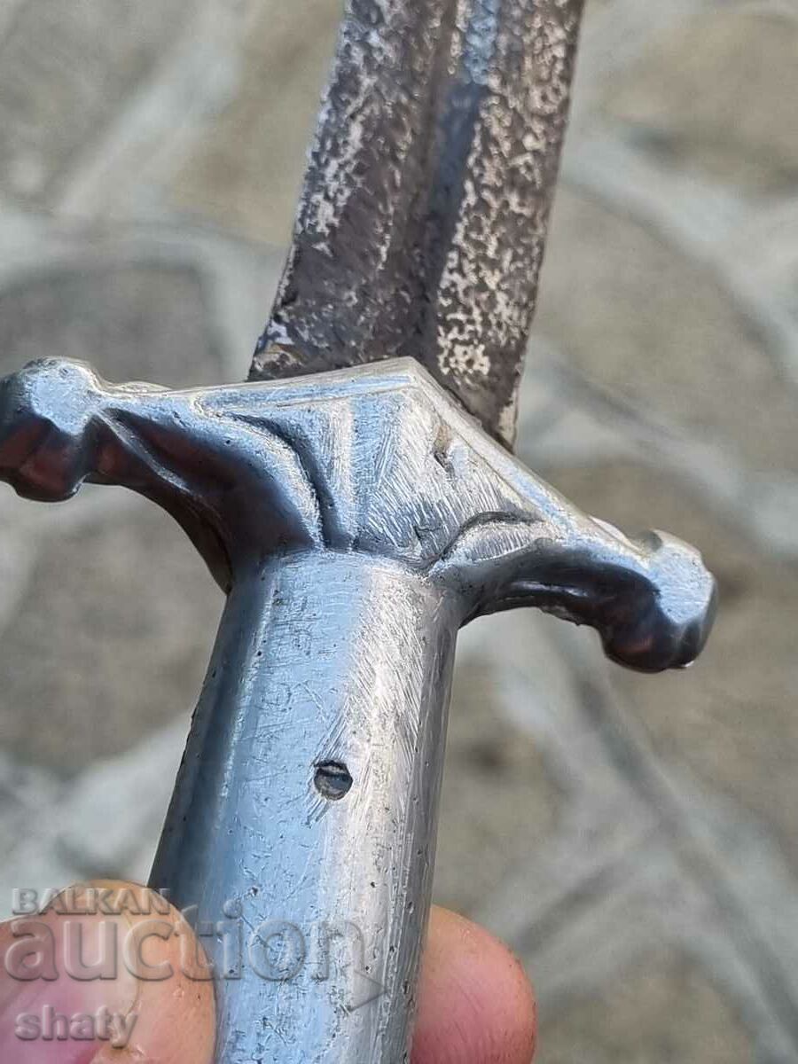 Ένα παλιό στιλέτο. Μαχαίρι - 7 Ένα παλιό στιλέτο. Μαχαίρι - 7