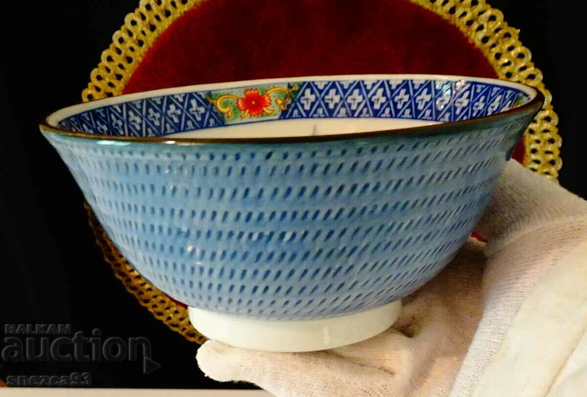 Auction Vintage Japanese Arita Juzan-gama porcelain bowl. Auction Vintage Japanese Arita Juzan-gama porcelain bowl.