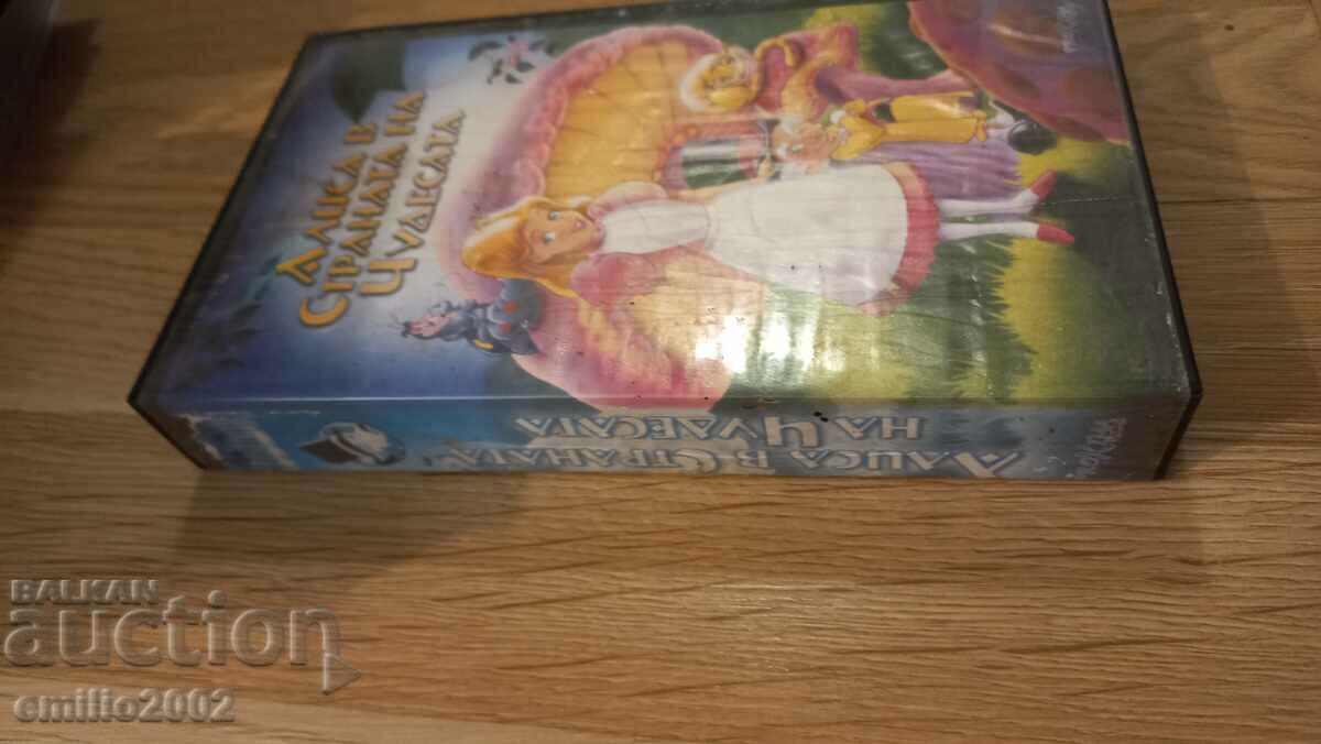 Casetă video Alice în Țara Minunilor cu preț 2.99 BGN | € 1.53