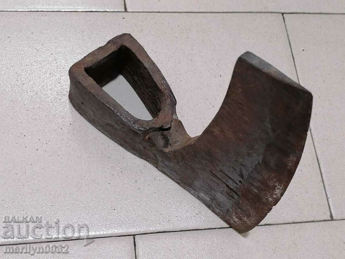 Стара брадва топор инструмент ковано желязо с цена 42.00 лв. | € 21.47 Стара брадва топор инструмент ковано желязо с цена 42.00 лв. | € 21.47