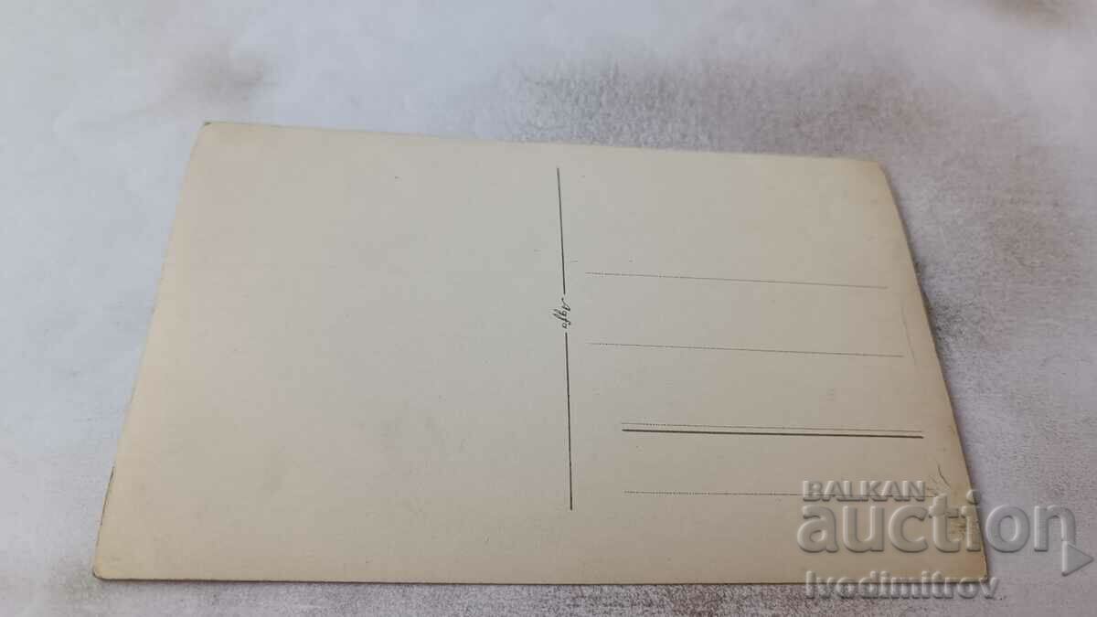 Photo Men and women by a fountain with price 1.65 BGN | € 0.84 Photo Men and women by a fountain with price 1.65 BGN | € 0.84