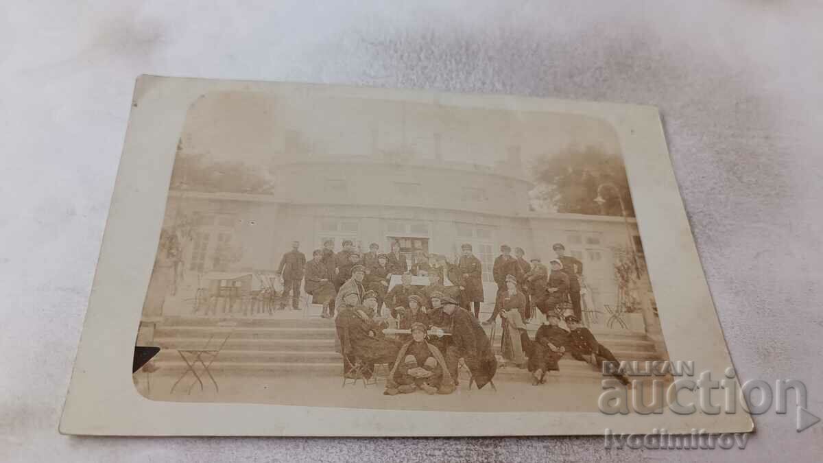 Photo Varna Officers and soldiers n the stairs in the Sea Garden