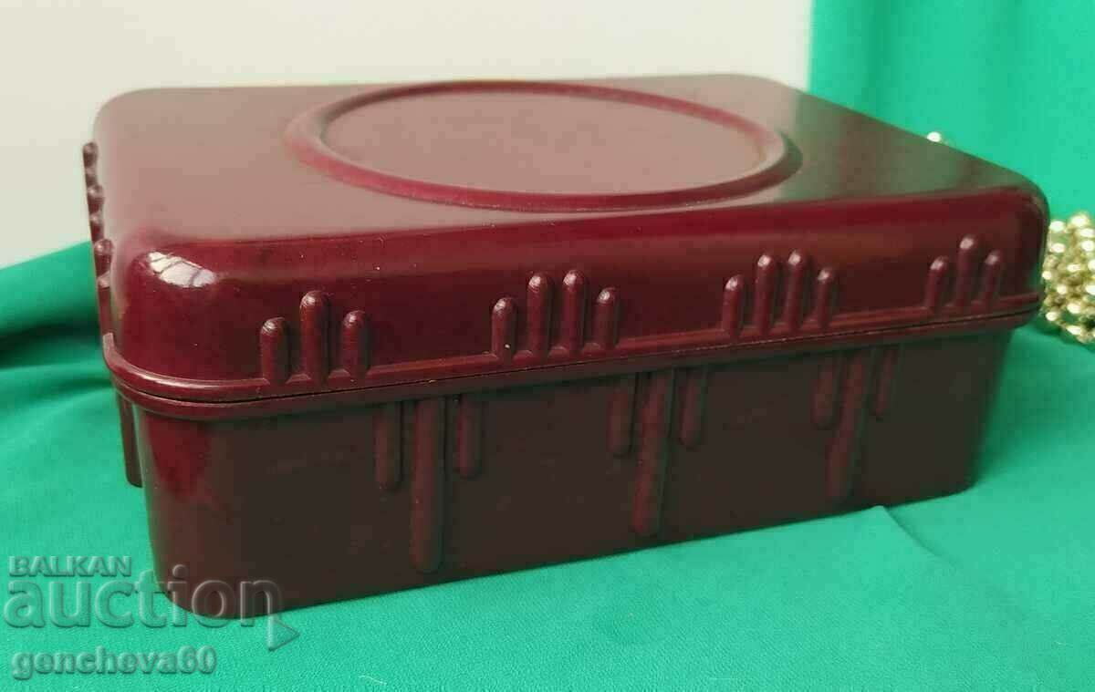 Cutie retro militară din bachelită (rară) cu preț € 30.00 | 58.68 BGN