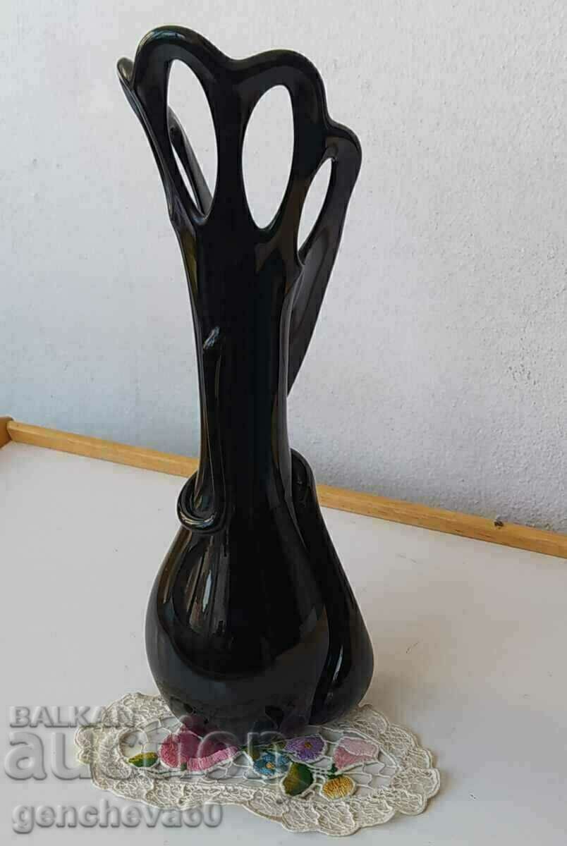 Beautiful Murano black crystal glass vase with price 30.00 BGN | € 15.34
