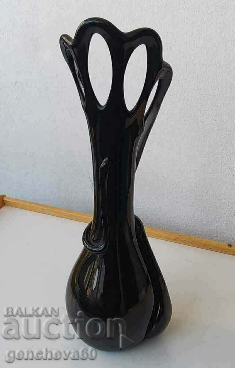 Delivery of Beautiful Murano black crystal glass vase