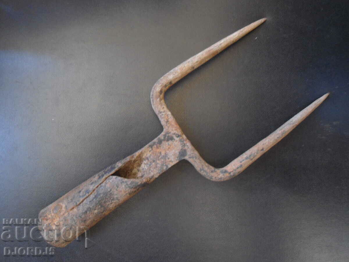 Old agricultural blade with price 5.00 BGN | € 2.56