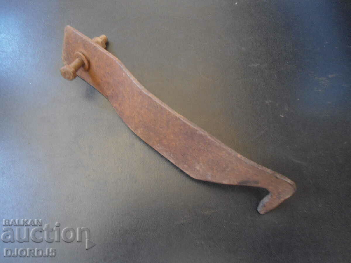 Old wrought iron, latch with price 3.00 BGN | € 1.53 Old wrought iron, latch with price 3.00 BGN | € 1.53