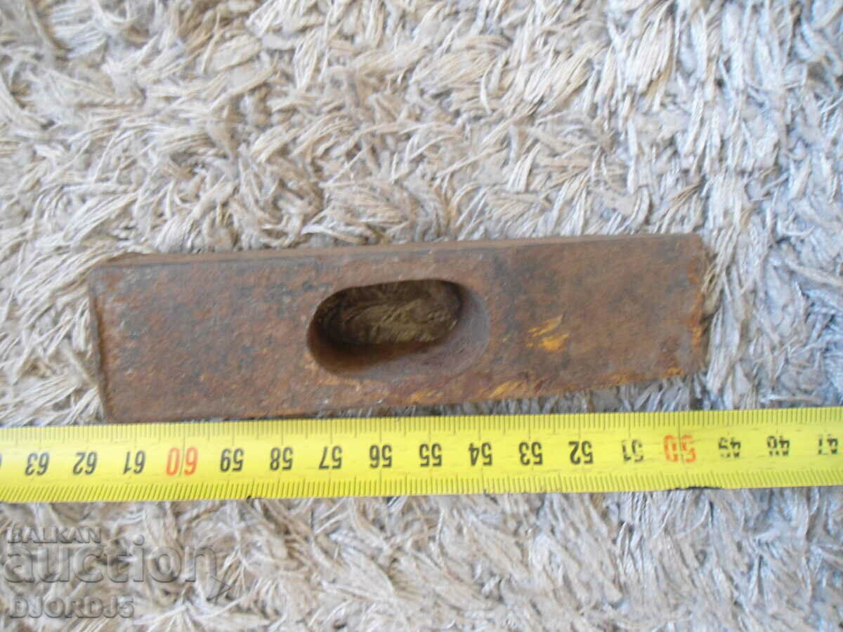 Delivery of An old hammer