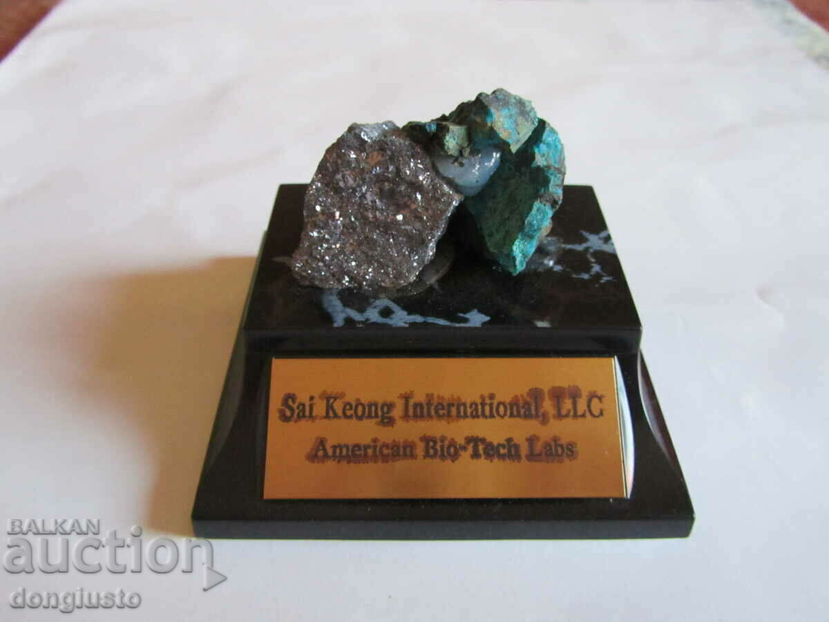 Souvenir with minerals