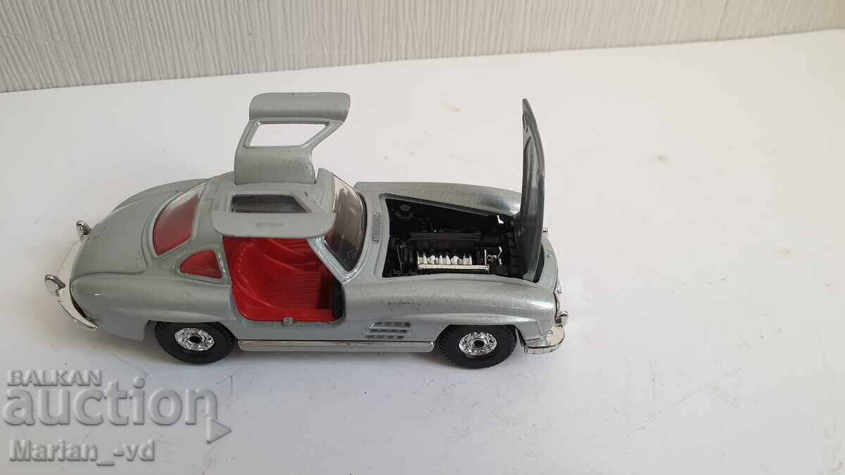 Mercedes-Benz 300SL Corgi C811/1; 1954 - 5 Mercedes-Benz 300SL Corgi C811/1; 1954 - 5