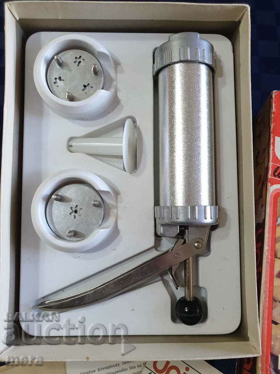 Pastry syringe from the 70s with price 60.00 BGN | € 30.68 Pastry syringe from the 70s with price 60.00 BGN | € 30.68