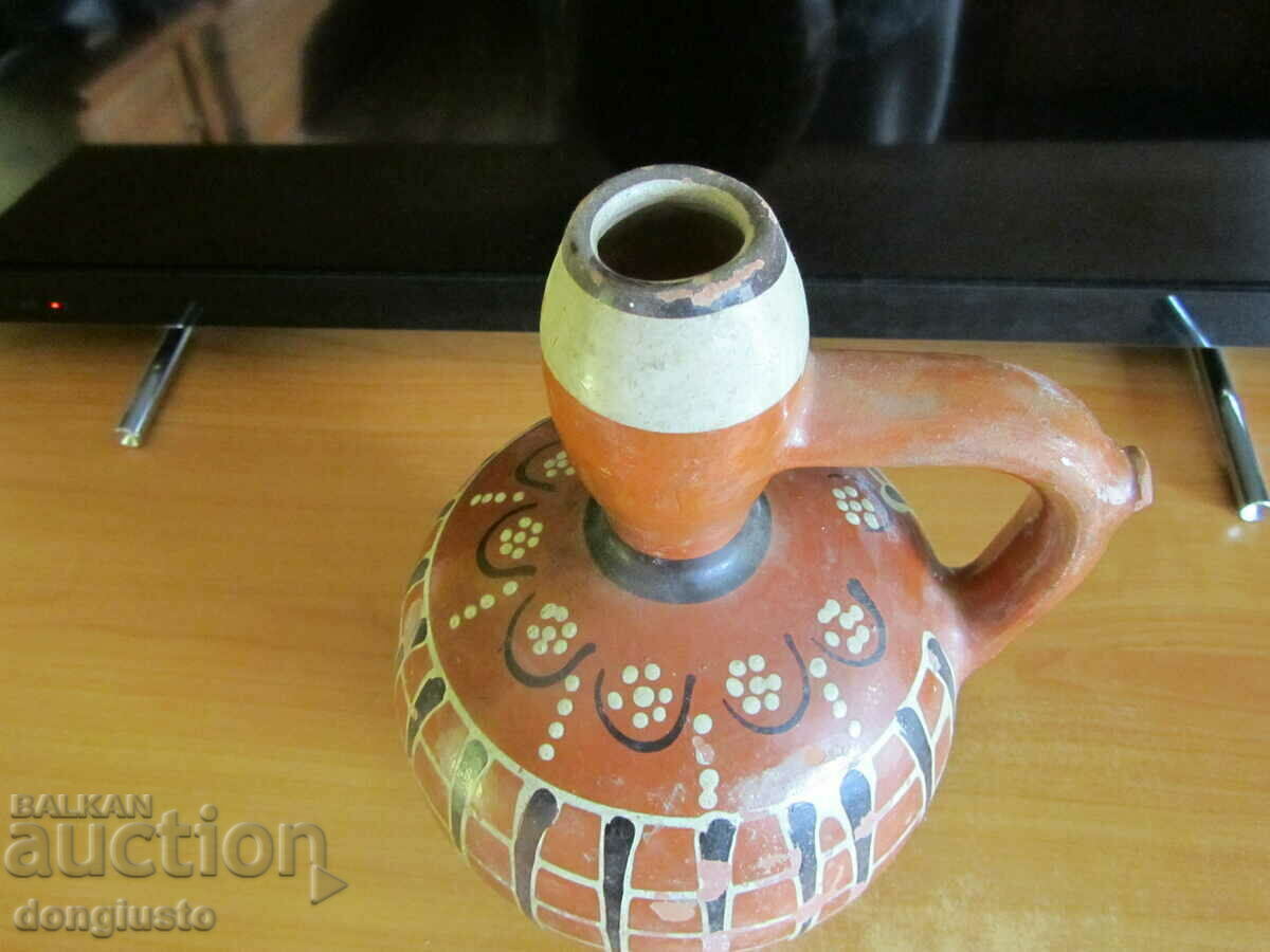 Delivery of Trojan pitcher Delivery of Trojan pitcher