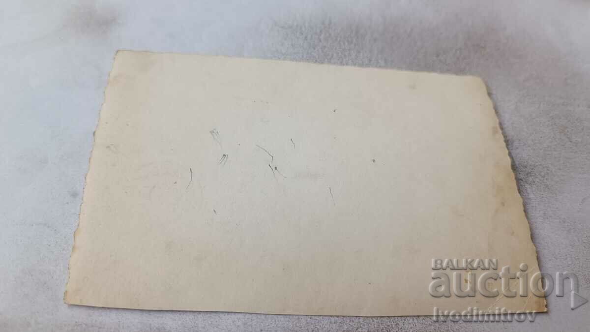 Φωτογραφία Νέοι άνδρες και γυναίκες με τιμή 1.35 BGN | € 0.69 Φωτογραφία Νέοι άνδρες και γυναίκες με τιμή 1.35 BGN | € 0.69