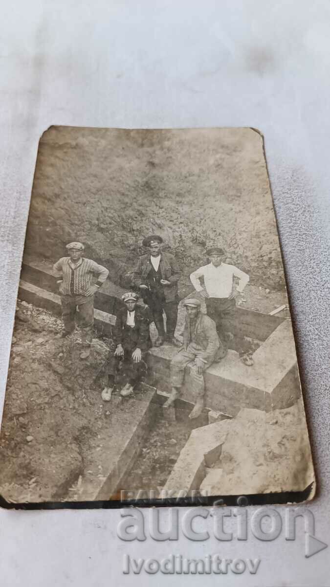 Снимка Гривица Петима мъже при Гривишкото езеро 1929