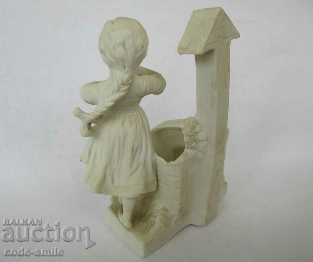 Porțelan vechi din porțelan din porțelan cu preț 150.00 BGN | € 76.69 Porțelan vechi din porțelan din porțelan cu preț 150.00 BGN | € 76.69