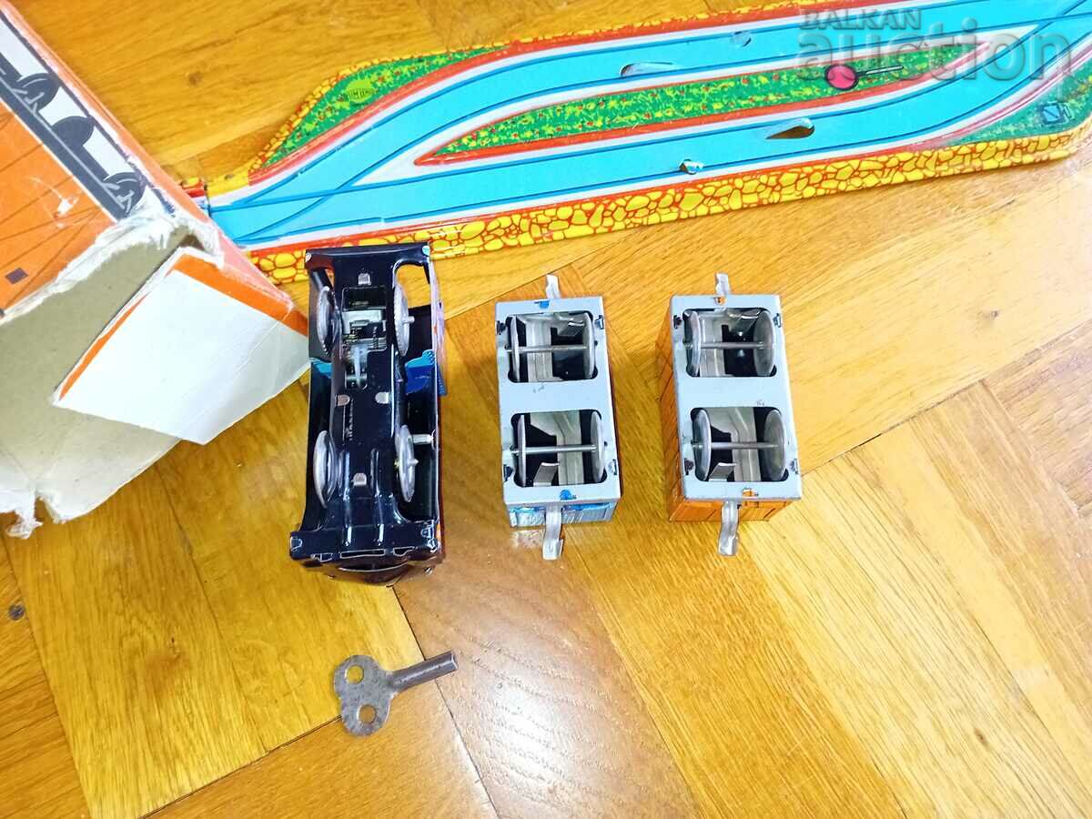 winding sheet metal toy locomotive wagons train 70s - 5