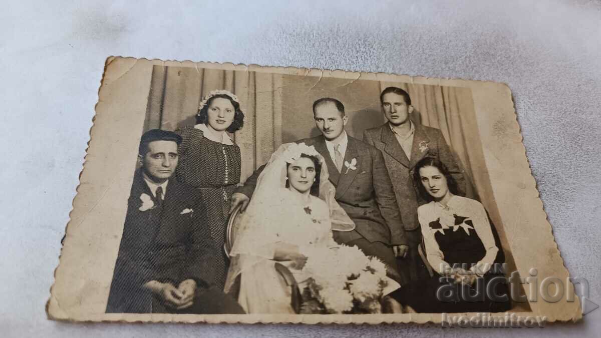 Снимка София Младоженци със свои приятели 1943