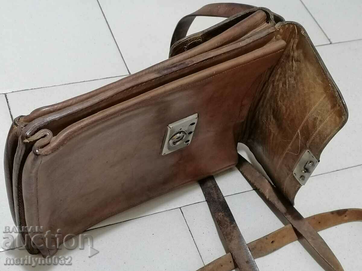 Delivery of WW1 Commander's Bag Delivery of WW1 Commander's Bag