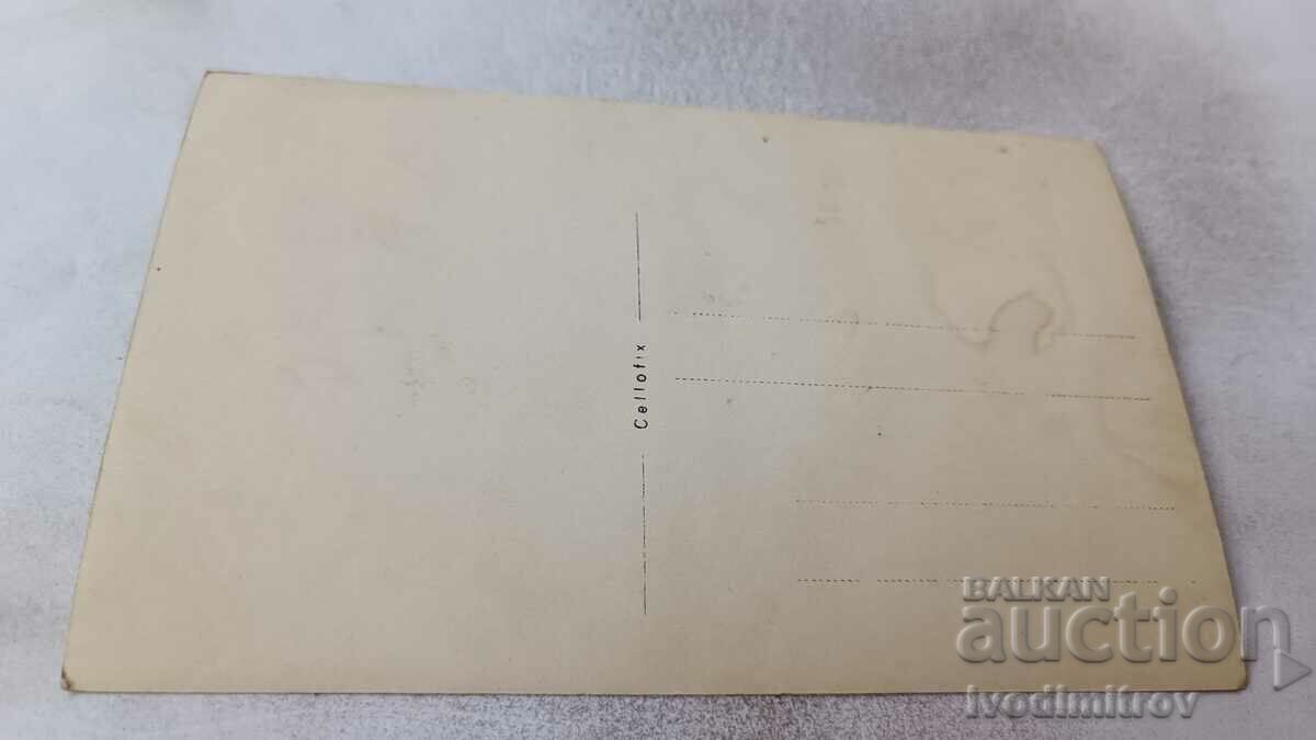 Φωτογραφία Άνδρες και γυναίκες με ξύλινα καρότσια με τιμή 2.45 BGN | € 1.25 Φωτογραφία Άνδρες και γυναίκες με ξύλινα καρότσια με τιμή 2.45 BGN | € 1.25