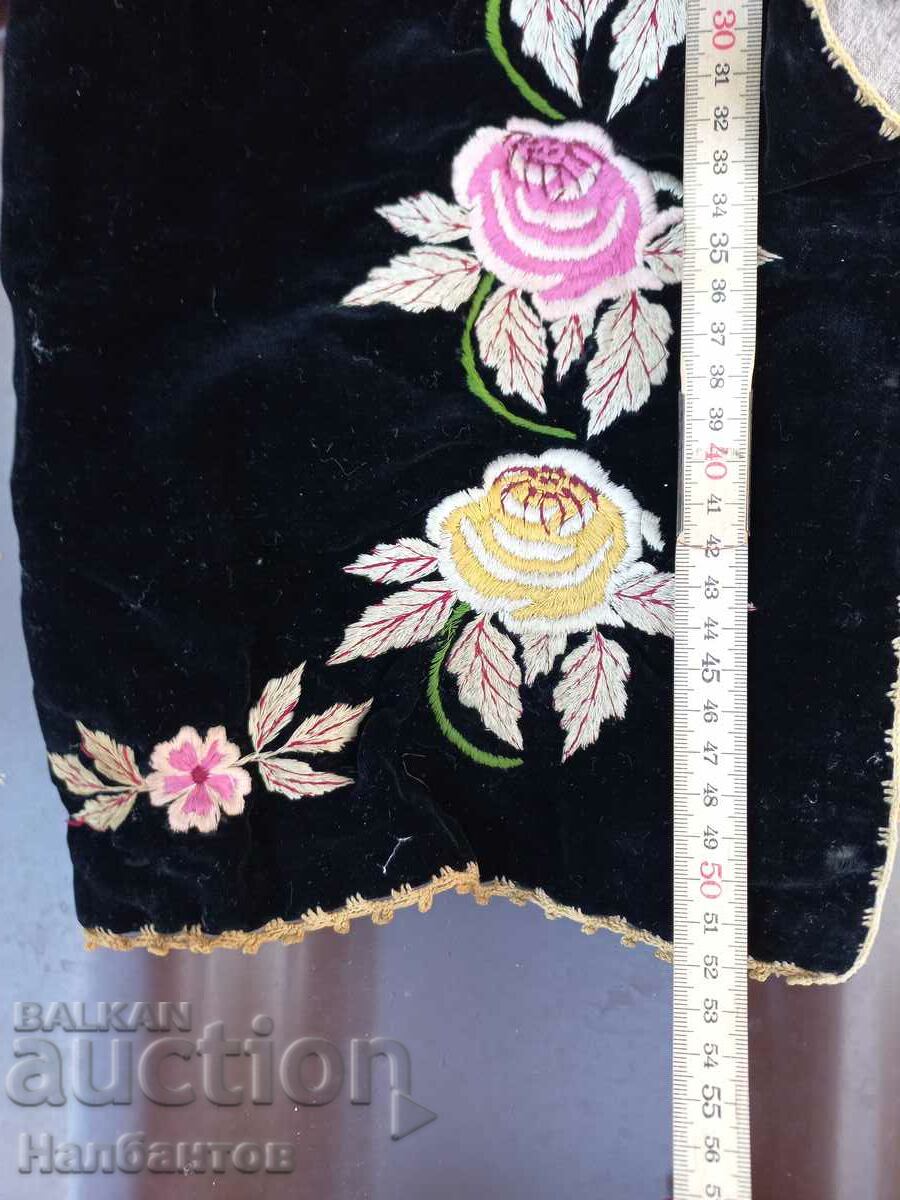 WOMEN'S THRACIAN VELVET VEST COSTUME with price 200.00 BGN | € 102.26 WOMEN'S THRACIAN VELVET VEST COSTUME with price 200.00 BGN | € 102.26