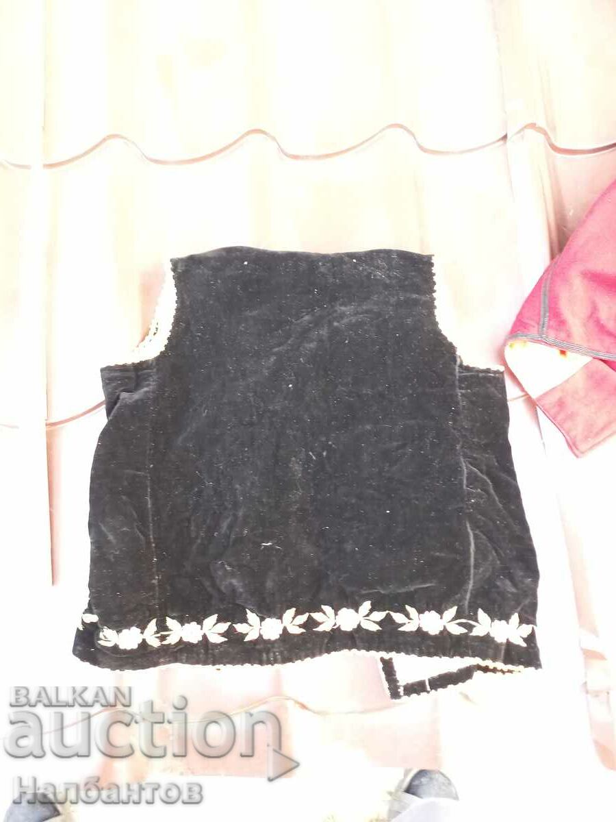 Delivery of WOMEN'S THRACIAN VELVET VEST COSTUME Delivery of WOMEN'S THRACIAN VELVET VEST COSTUME