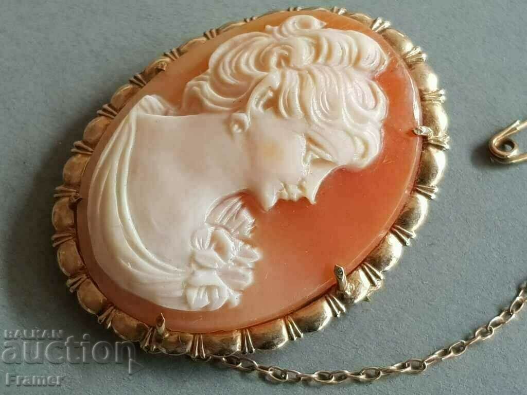 GOLD GOLD Hand Carved Cameo Brooch Old England 19th c. with price 600.00 BGN | € 306.78 GOLD GOLD Hand Carved Cameo Brooch Old England 19th c. with price 600.00 BGN | € 306.78