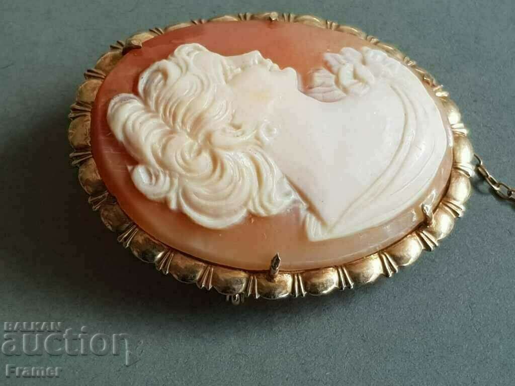 Auction GOLD GOLD Hand Carved Cameo Brooch Old England 19th c. Auction GOLD GOLD Hand Carved Cameo Brooch Old England 19th c.
