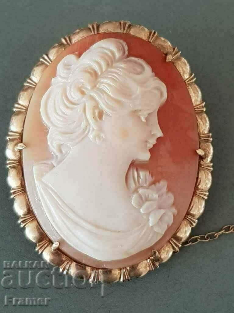 Delivery of GOLD GOLD Hand Carved Cameo Brooch Old England 19th c. Delivery of GOLD GOLD Hand Carved Cameo Brooch Old England 19th c.