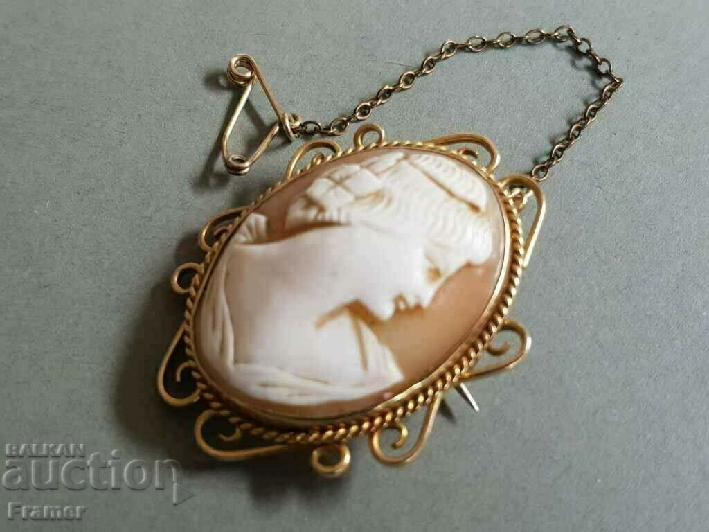 Delivery of GOLD Hand Carved Cameo Brooch Old England 19th Century GOLD Delivery of GOLD Hand Carved Cameo Brooch Old England 19th Century GOLD