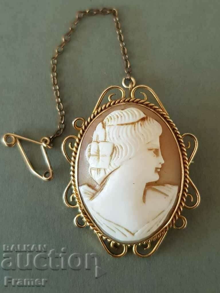GOLD Hand Carved Cameo Brooch Old England 19th Century GOLD
