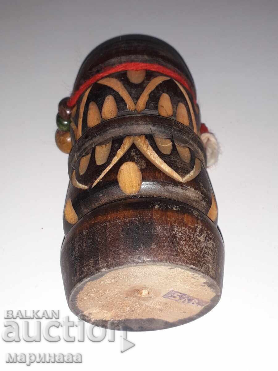 Auction  PENCIL BOX. WOOD CARVING. BG