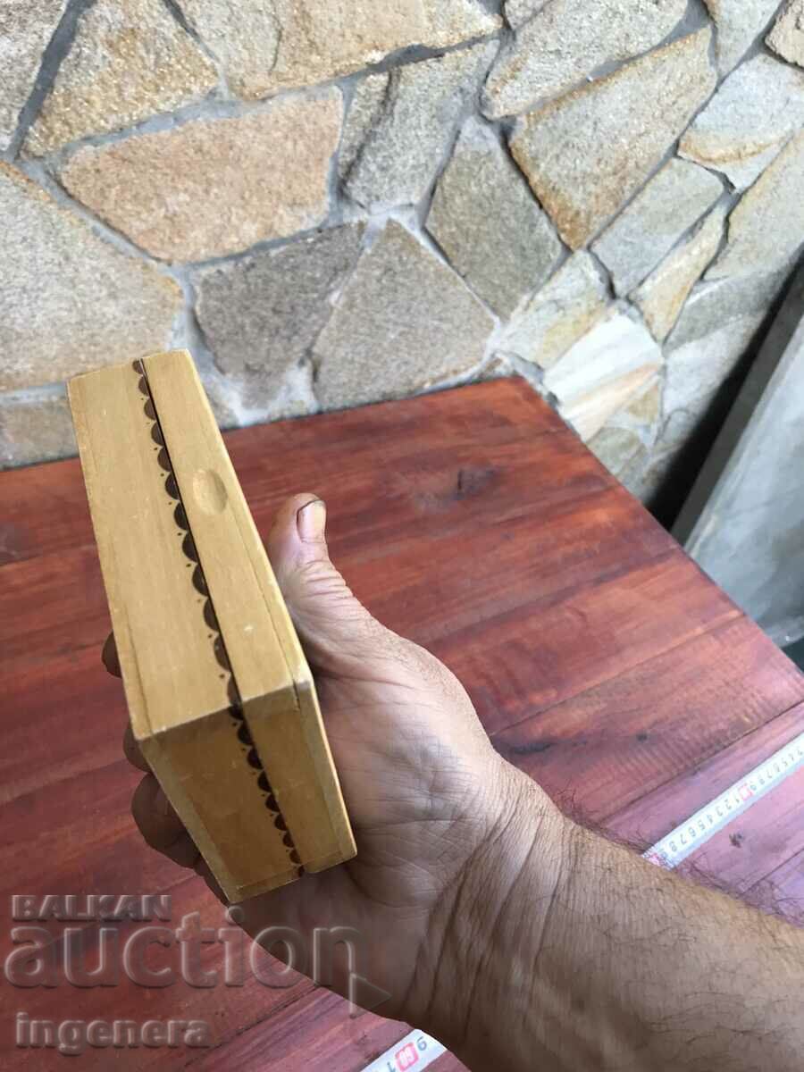 Auction BOX BOX WOOD PYROGRAPHED PAINTED COLOR Auction BOX BOX WOOD PYROGRAPHED PAINTED COLOR