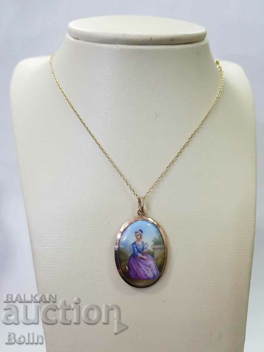 Auction Gold Painted Victorian Medallion 1880 - 1900 Auction Gold Painted Victorian Medallion 1880 - 1900