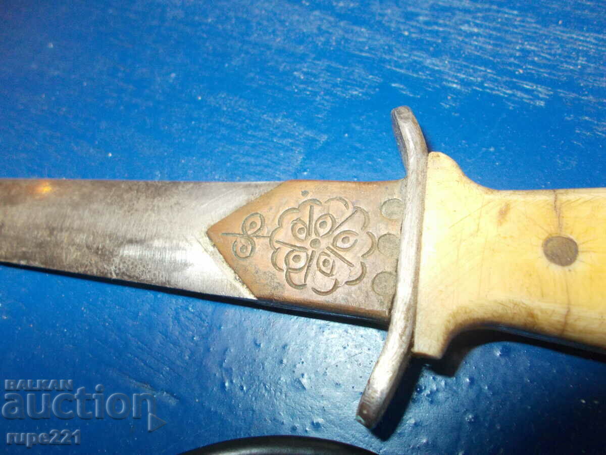 Delivery of Dagger, blade Delivery of Dagger, blade