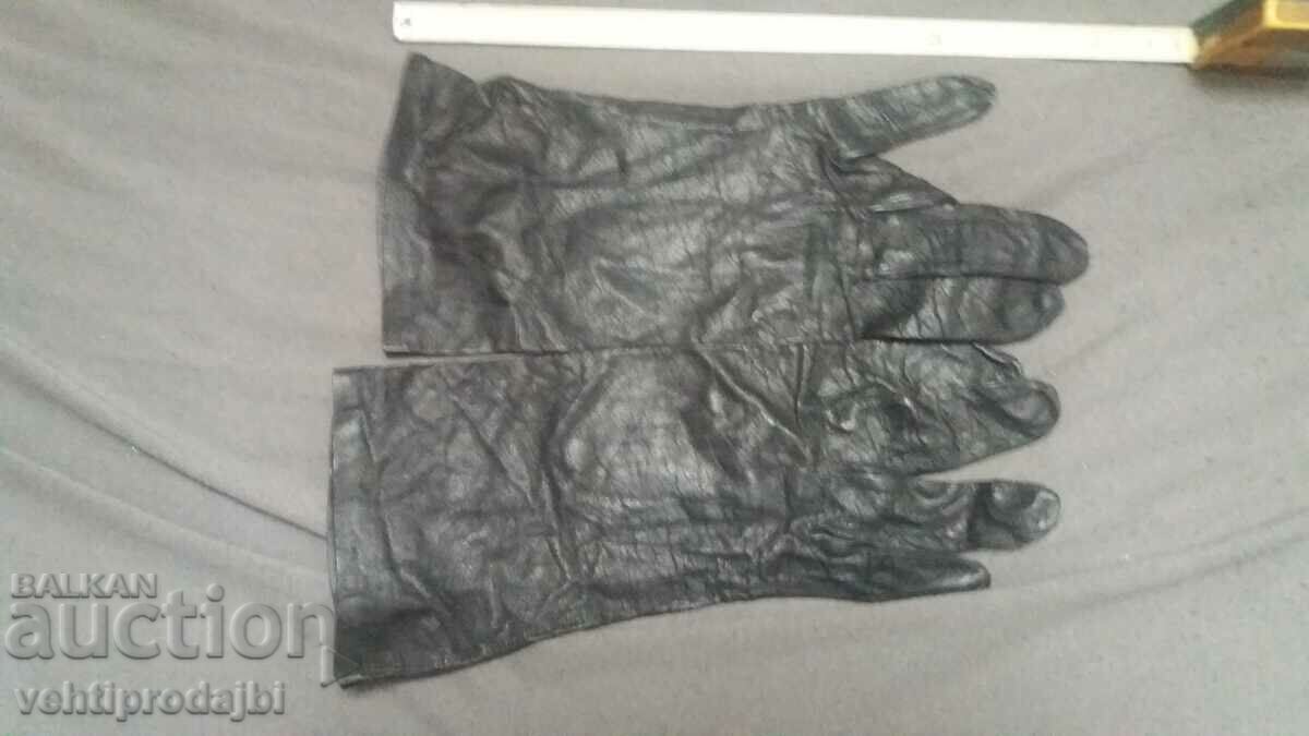 Women's soft gloves with price 9.99 BGN | € 5.11 Women's soft gloves with price 9.99 BGN | € 5.11