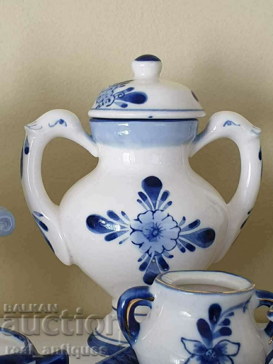 Auction A set of porcelain miniatures Auction A set of porcelain miniatures