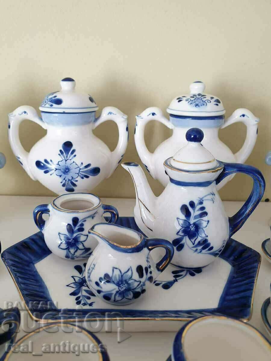 Delivery of A set of porcelain miniatures Delivery of A set of porcelain miniatures