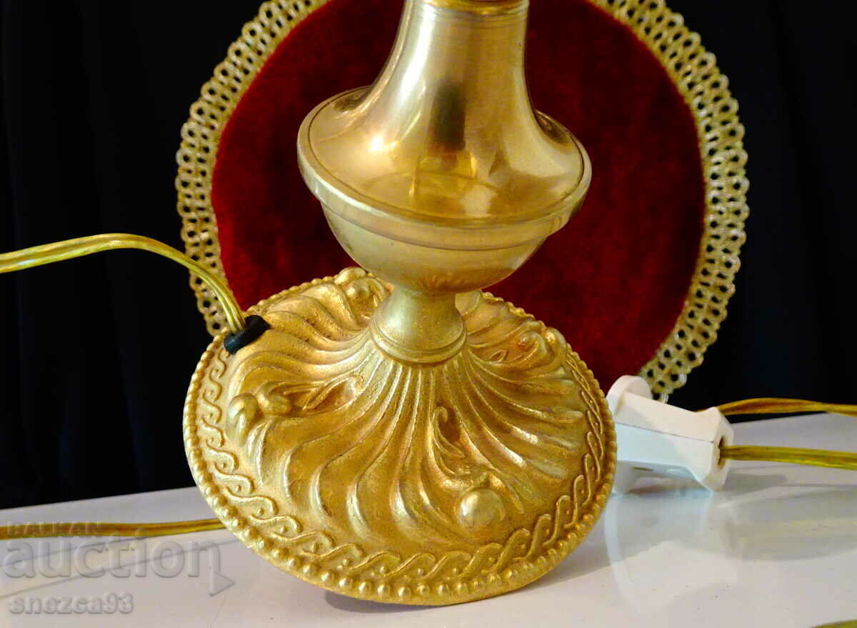 Бронзова лампа,настолна лампа,нощна лампа. с цена 25.00 лв. | € 12.78 Бронзова лампа,настолна лампа,нощна лампа. с цена 25.00 лв. | € 12.78